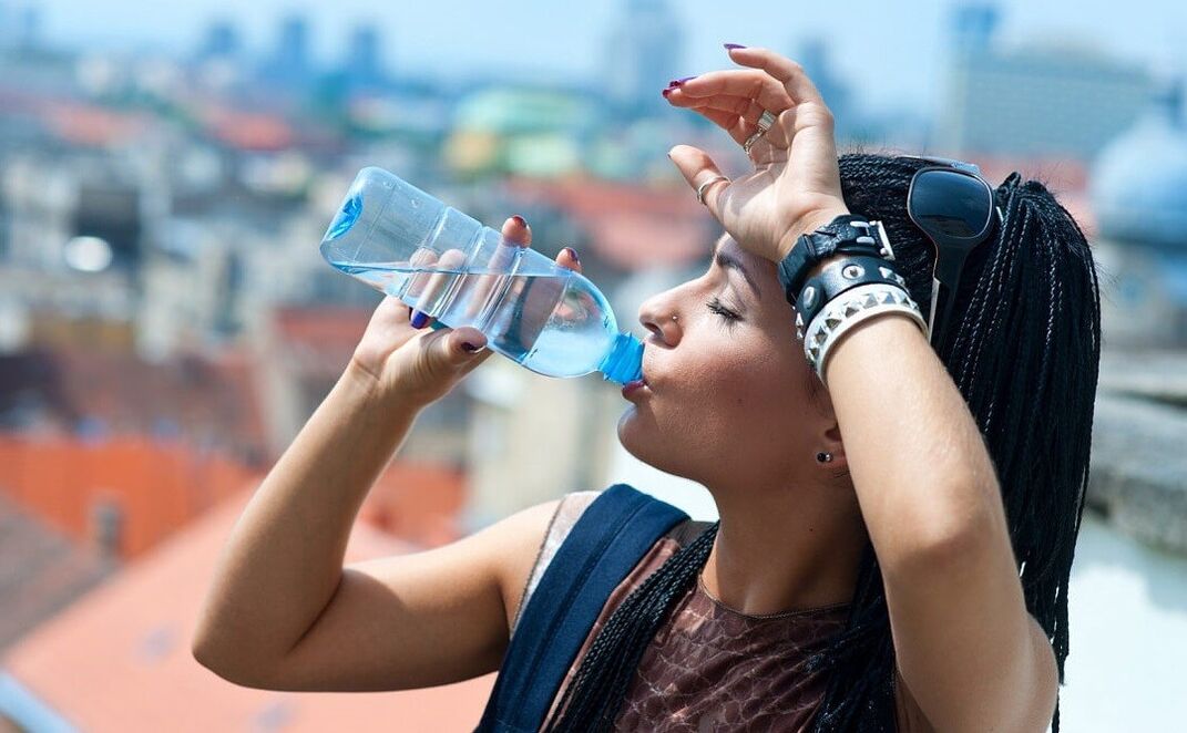 beber agua en una dieta perezosa
