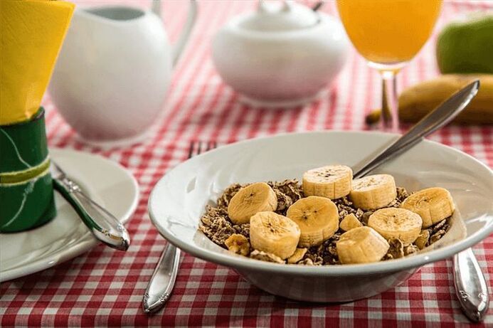 avena con frutos rojos y yogur