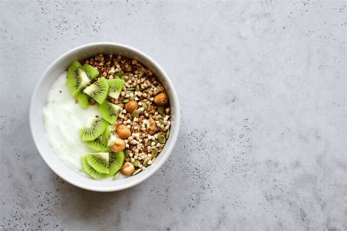 gachas de trigo sarraceno con yogur y fruta