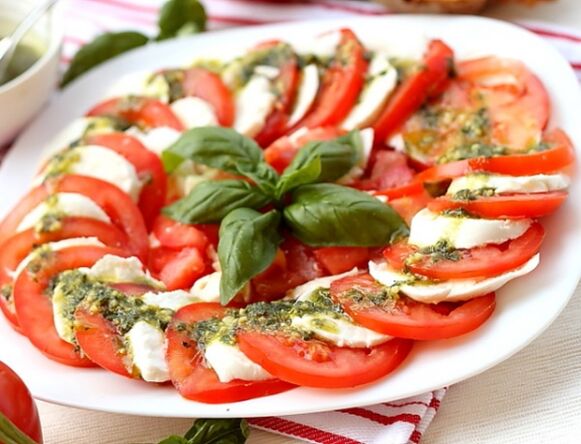 Caprese es un excelente aperitivo para quienes siguen la dieta mediterránea.