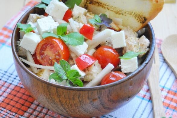 Ensalada de cereales con arroz basmati para quienes quieren adelgazar con dieta mediterránea