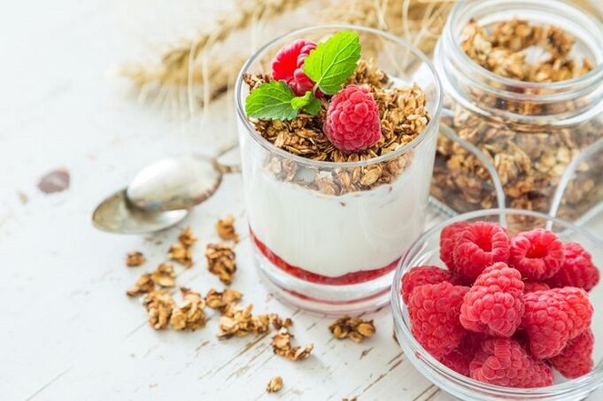 yogur con frambuesas y muesli para adelgazar