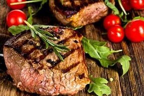 bistec con verduras y verduras para la dieta ceto
